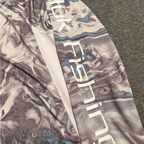 Huk Mossy Oak Performace shirt with logo on R sleeve, back and front. Sz S - Picture 3 of 4